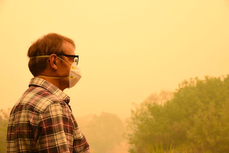 Exposure to wildfire smoke linked with worsening mental health ...