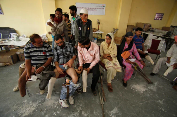 Patients at the Jaipur foot clinic