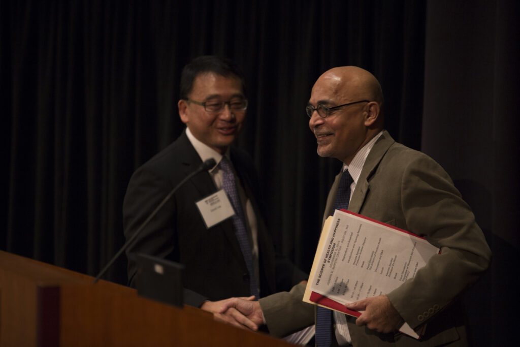 Vish Viswanath shakes hands with a member of the Lee Family