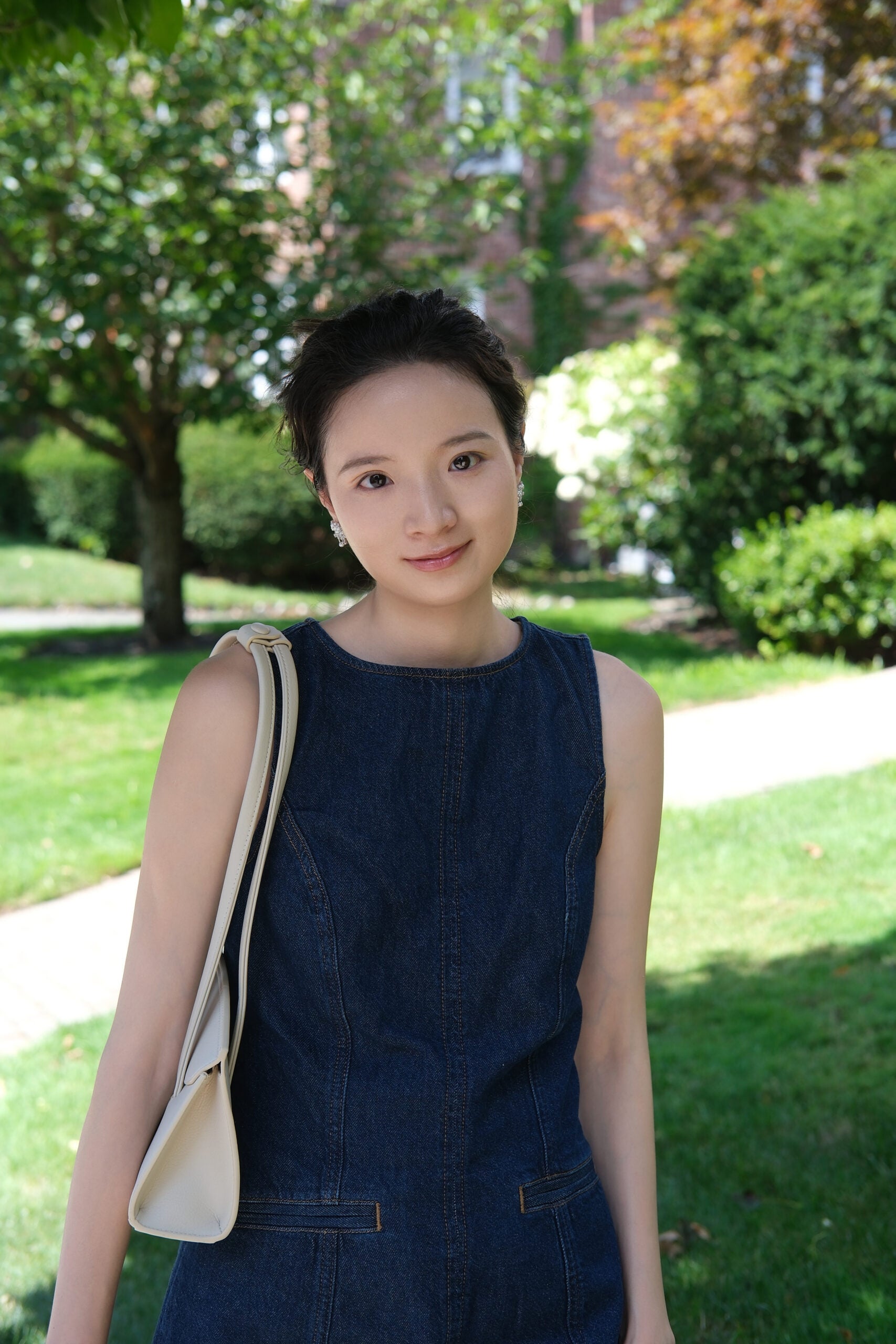Ziyi Zhou Headshot