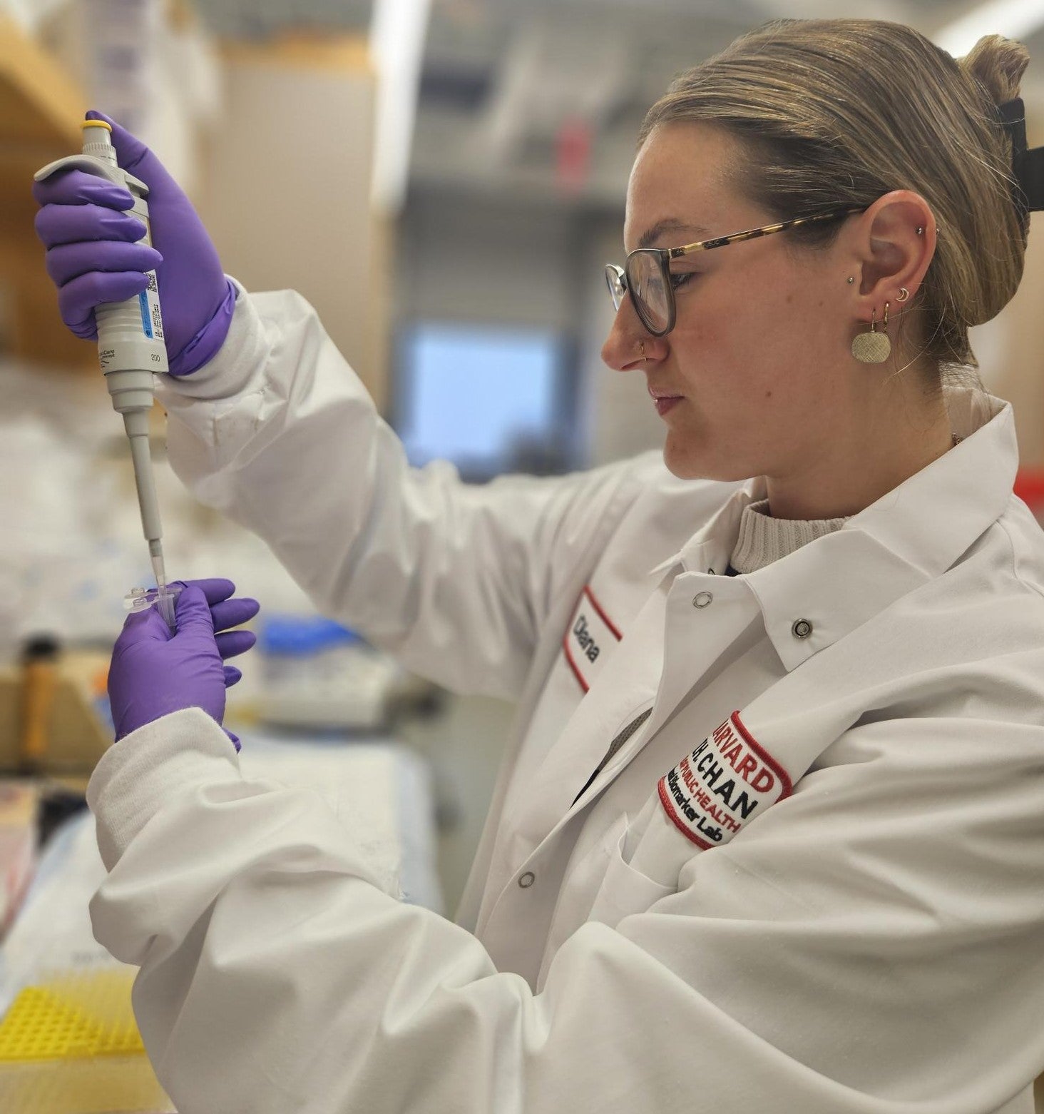 A researcher in the Nutritional Biomarker Lab