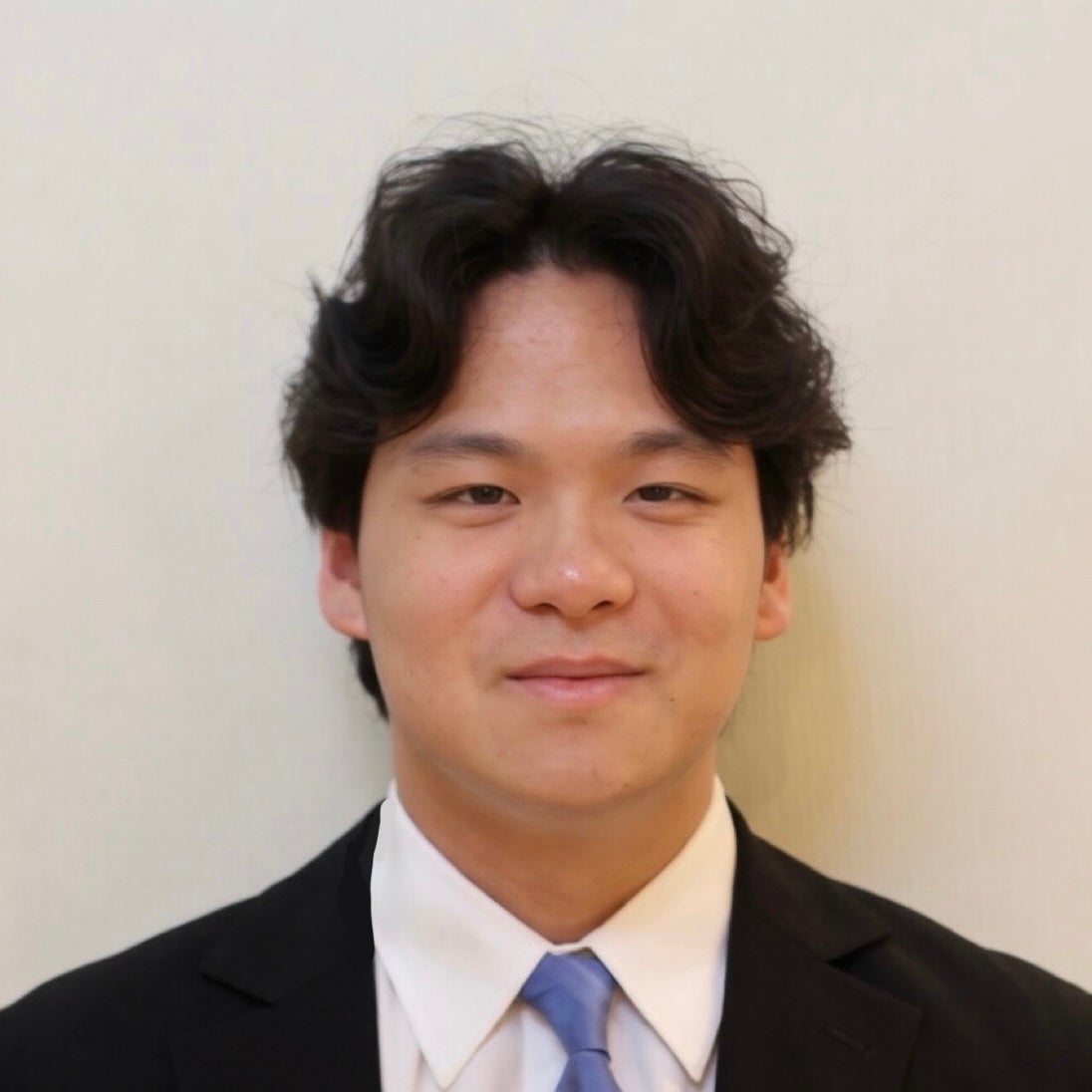 Aaron Tian headshot