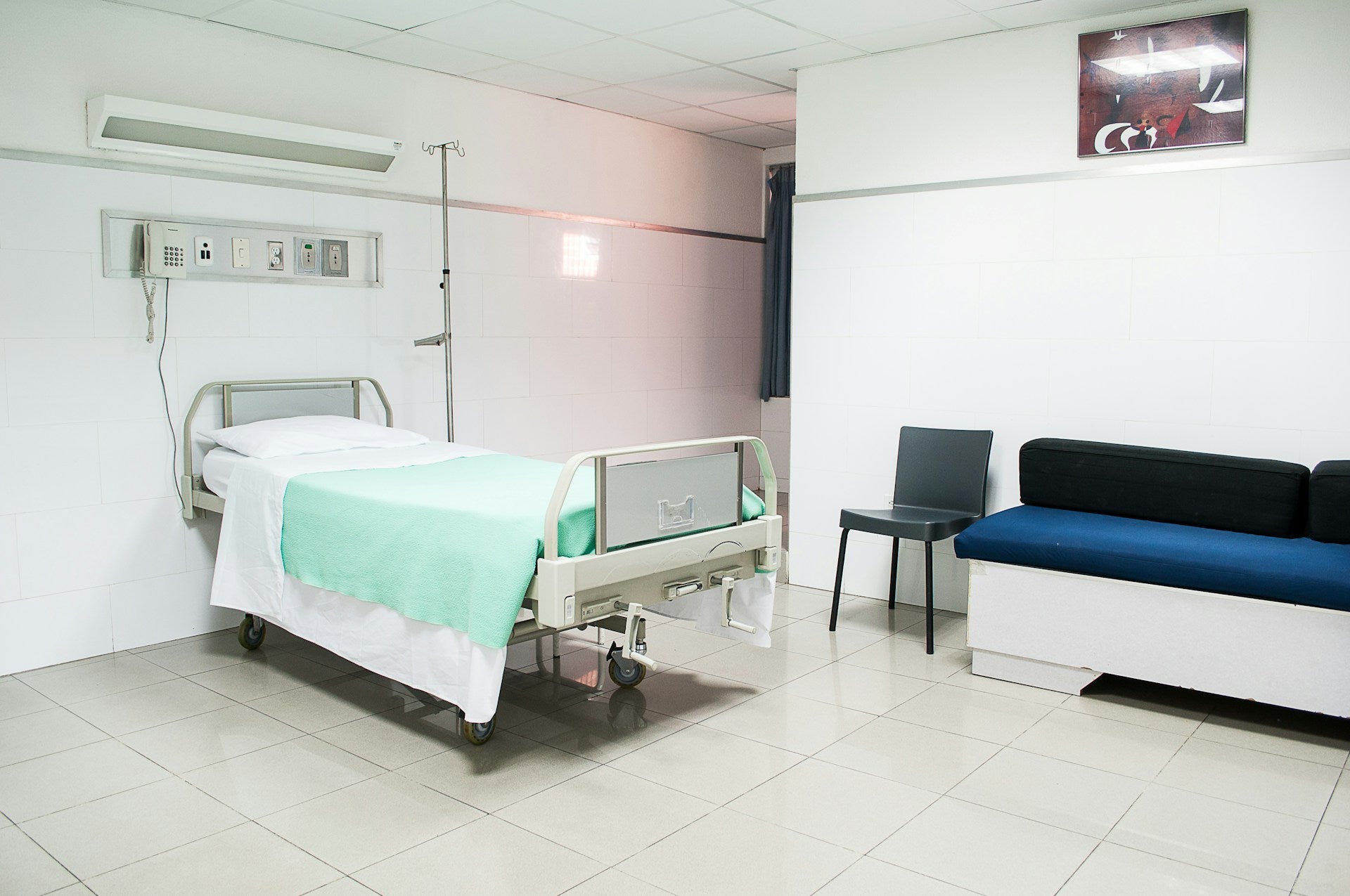 empty bed in a health clinic