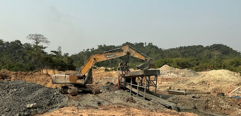 Safety risks for male washing operators working under moving excavator bucket