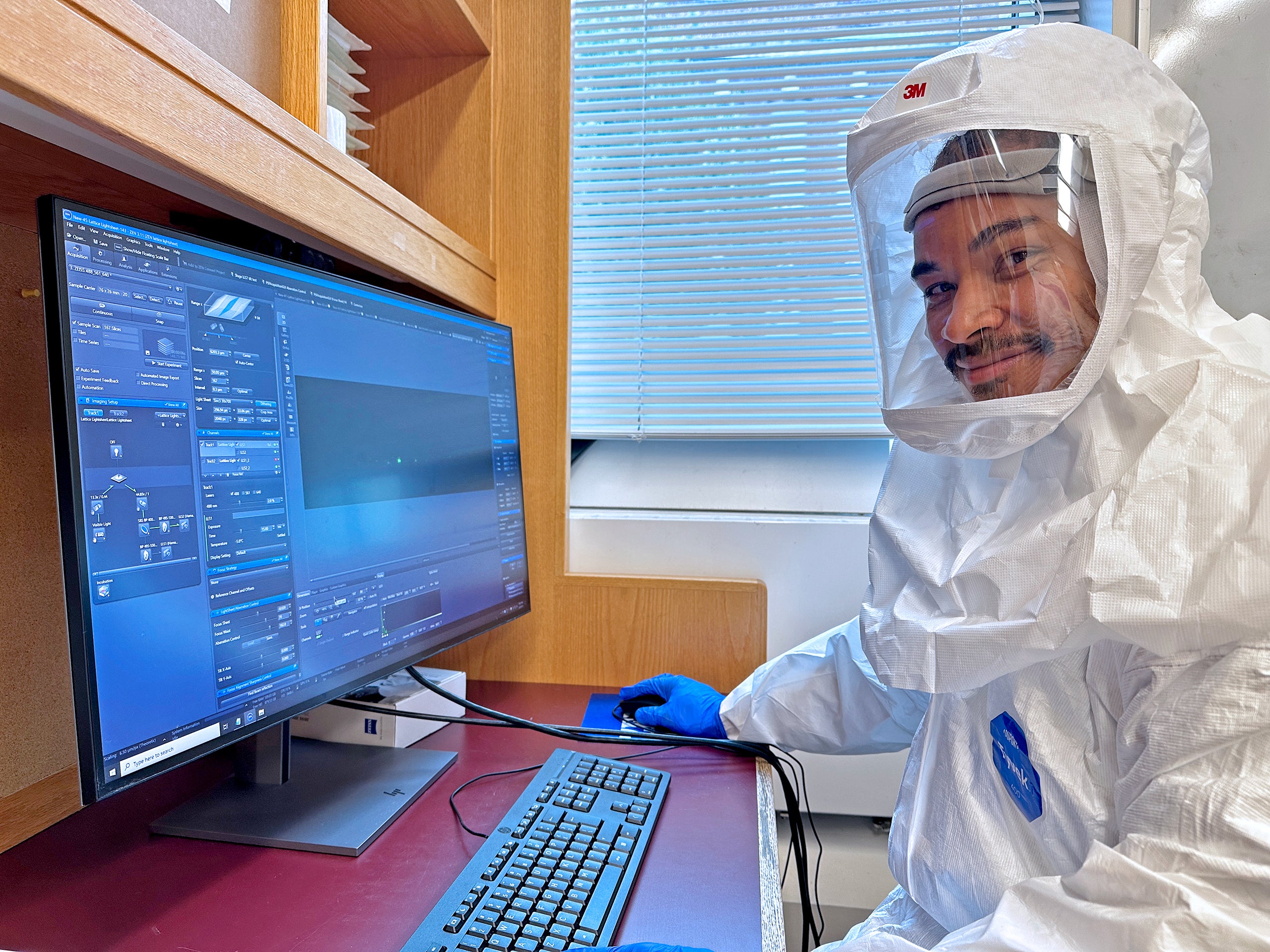 Ricardo F. Bango Da Cunha Correia working with Zeiss Lattice Lightsheet 7_5