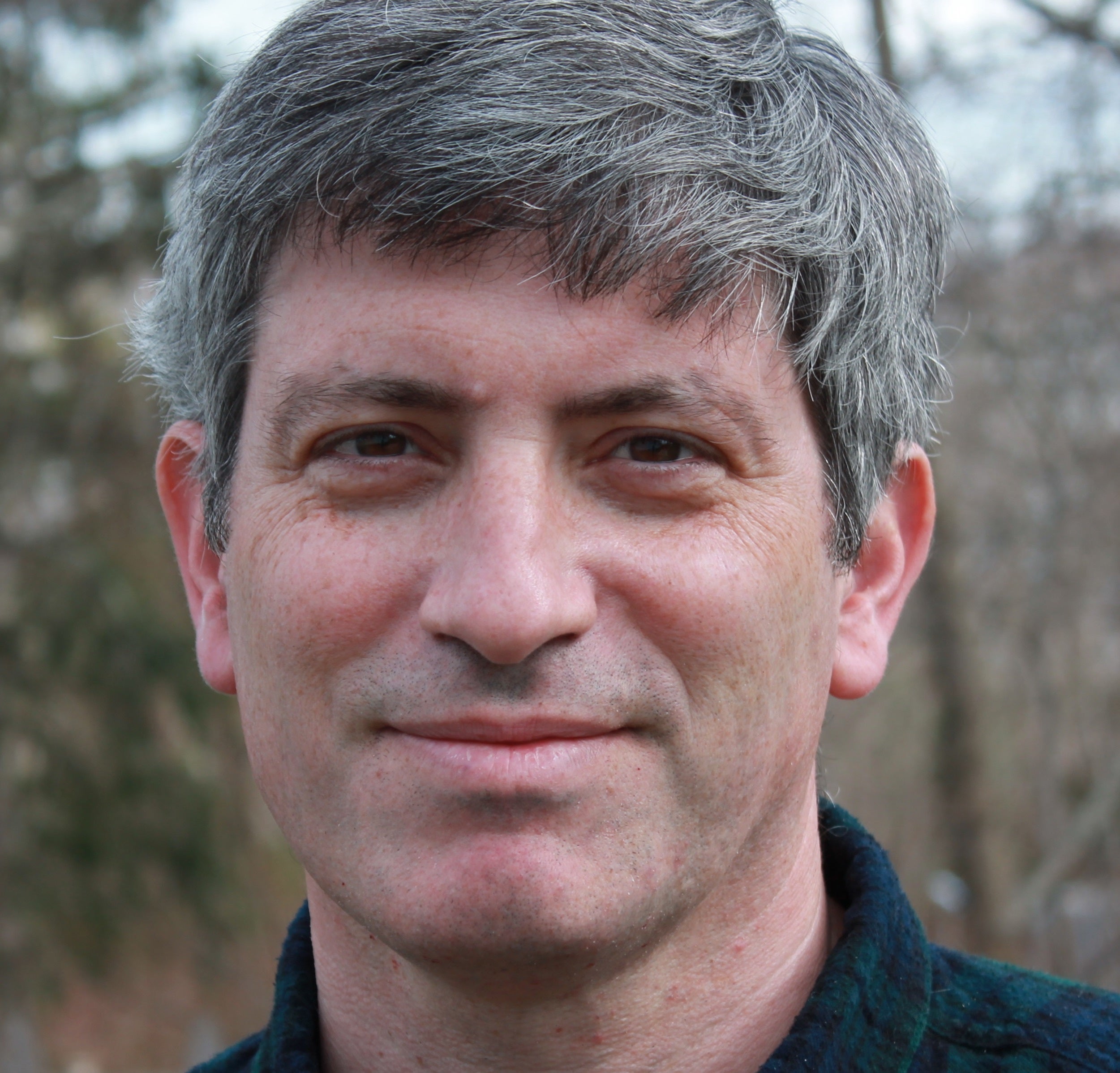 Headshot of Carl Zimmer