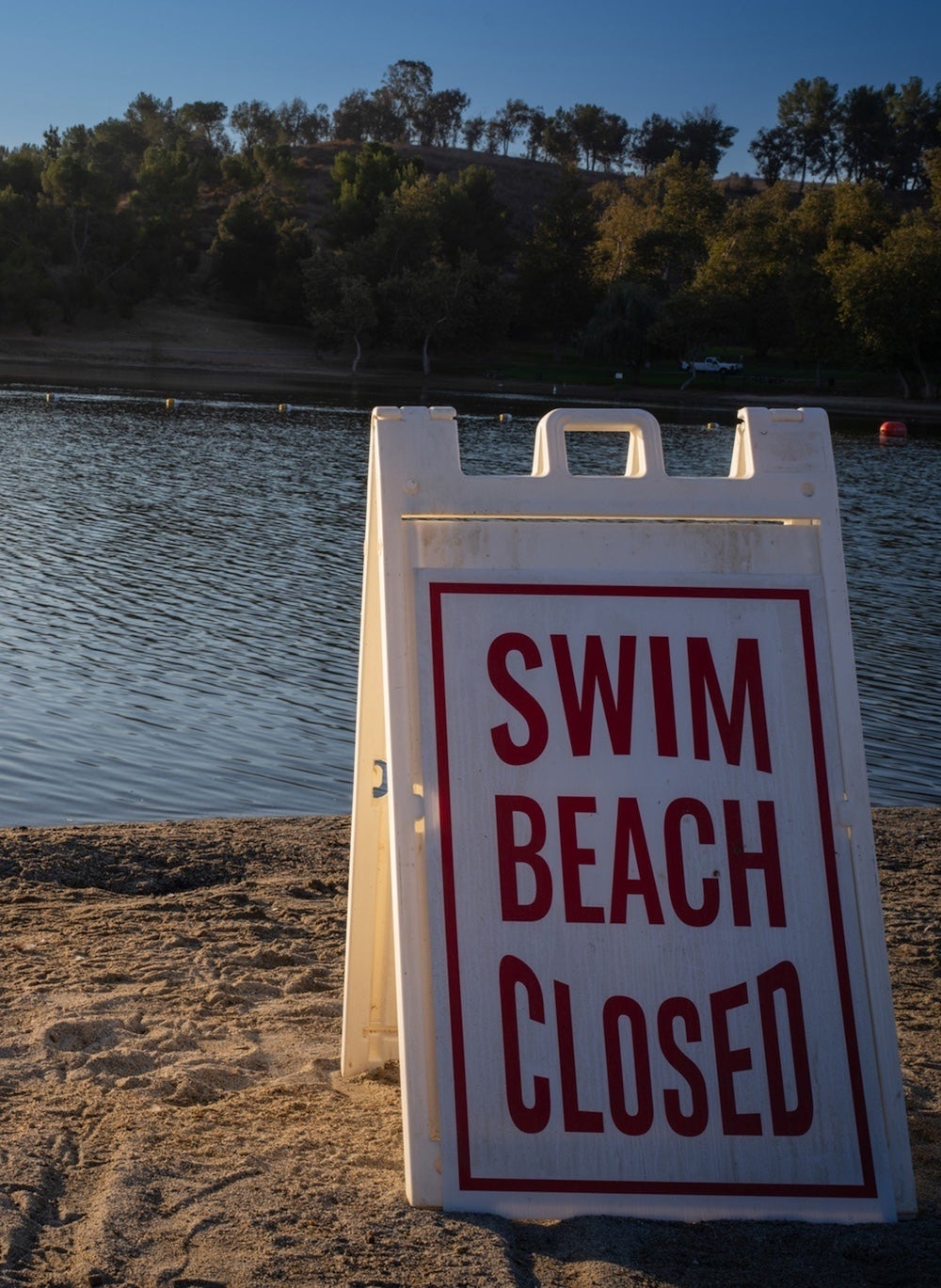 Beach closed sign at lake