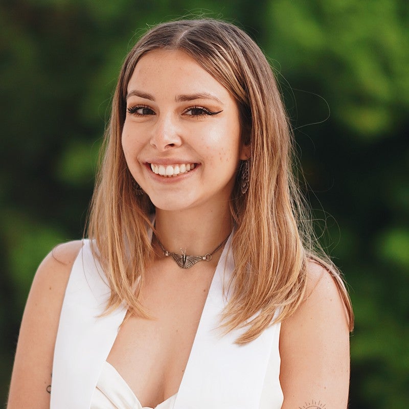 Headshot of Ellie Artone