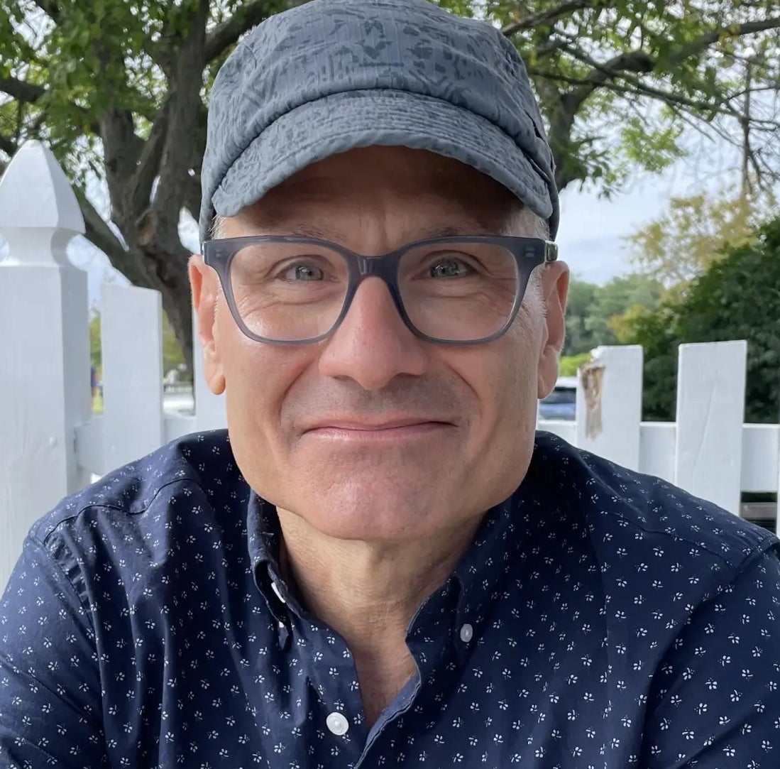 Headshot of journalist Mark Herz