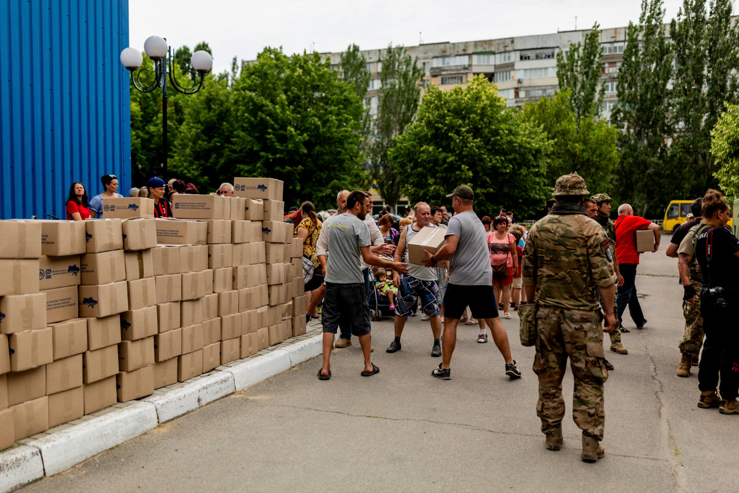 distributing food parcels and basic necessities in Kherson
