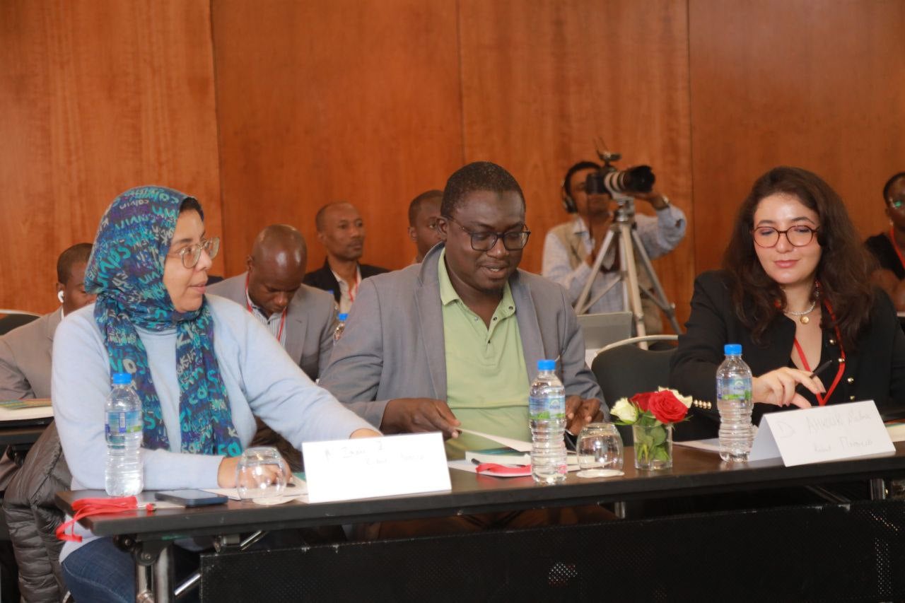 Participants share ideas.