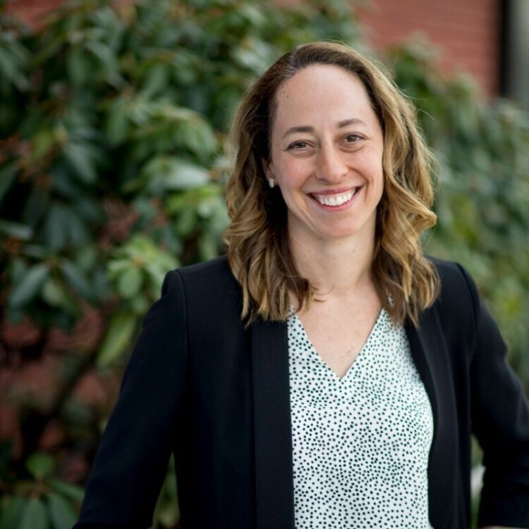 LindseyBurghardt headshot