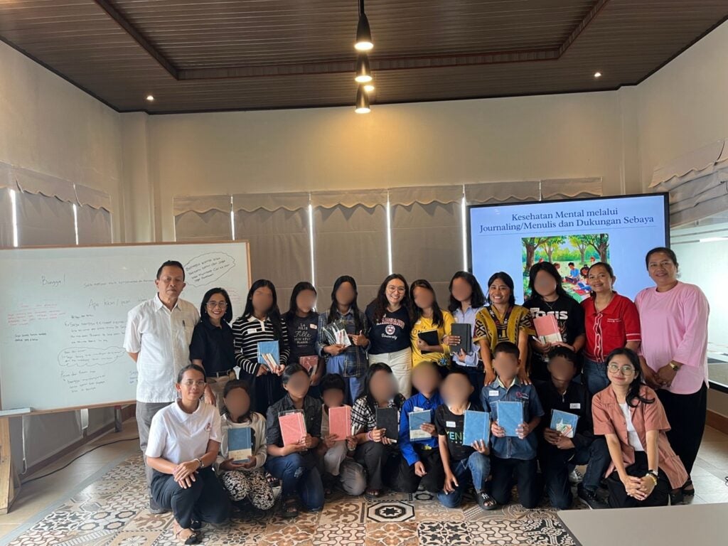 End-of-session group with adolescent participants following an expressive writing and peer-support workshop