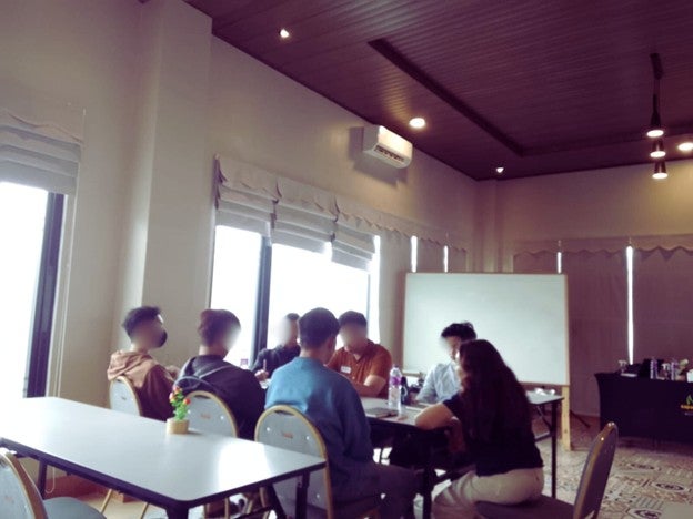 In small groups, participants shared their stories and listened to one another, building a space of trust, connection, and mutual support.