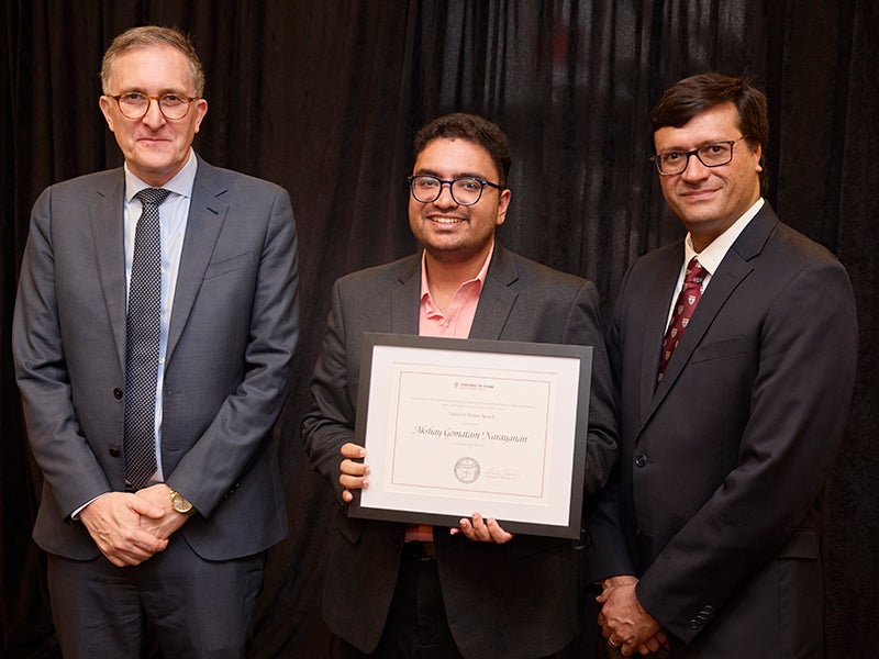 Akshay Gomatam Narayanan (center)