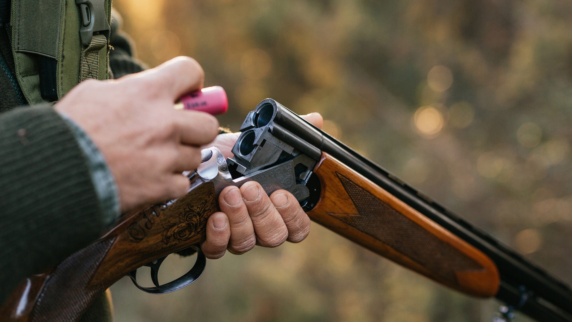 Hunter loading gun